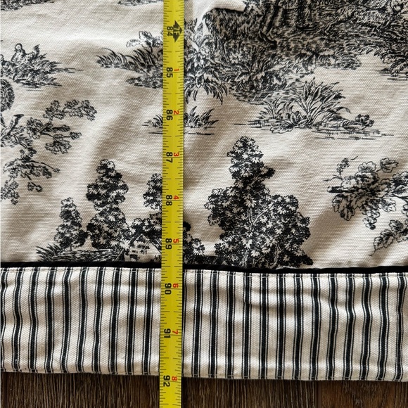 Waverly Garden Room Black and White Toile Print Tablecloth - Picture 6 of 10